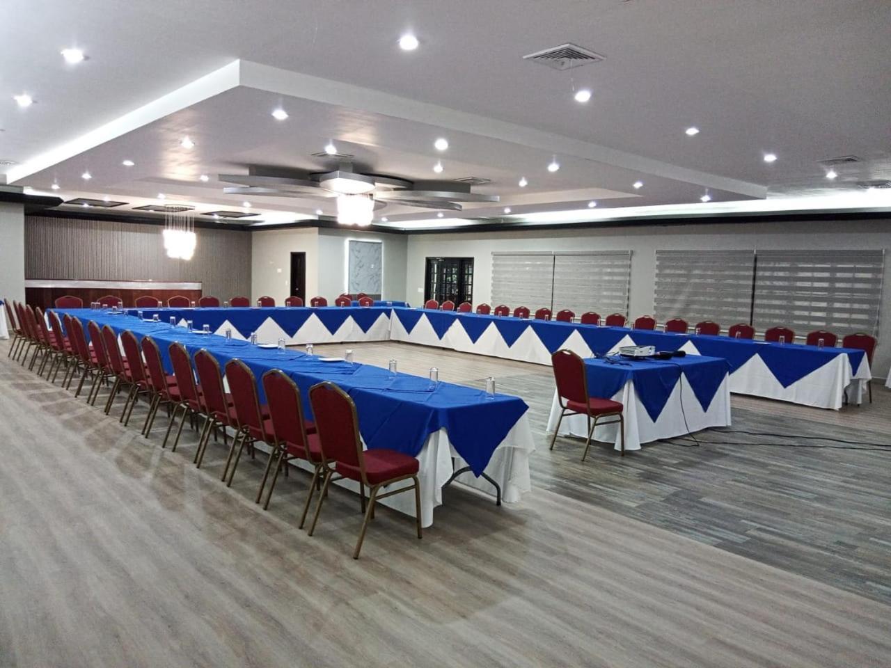 Hotel La Quinta La Ceiba Ngoại thất bức ảnh