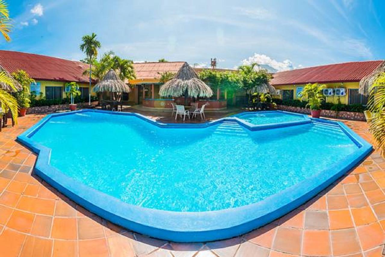Hotel La Quinta La Ceiba Ngoại thất bức ảnh